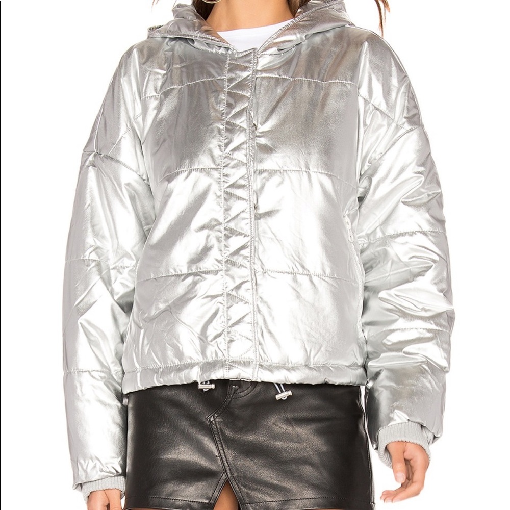 SPLENDID DAKOTA PUFFER IN SILVER